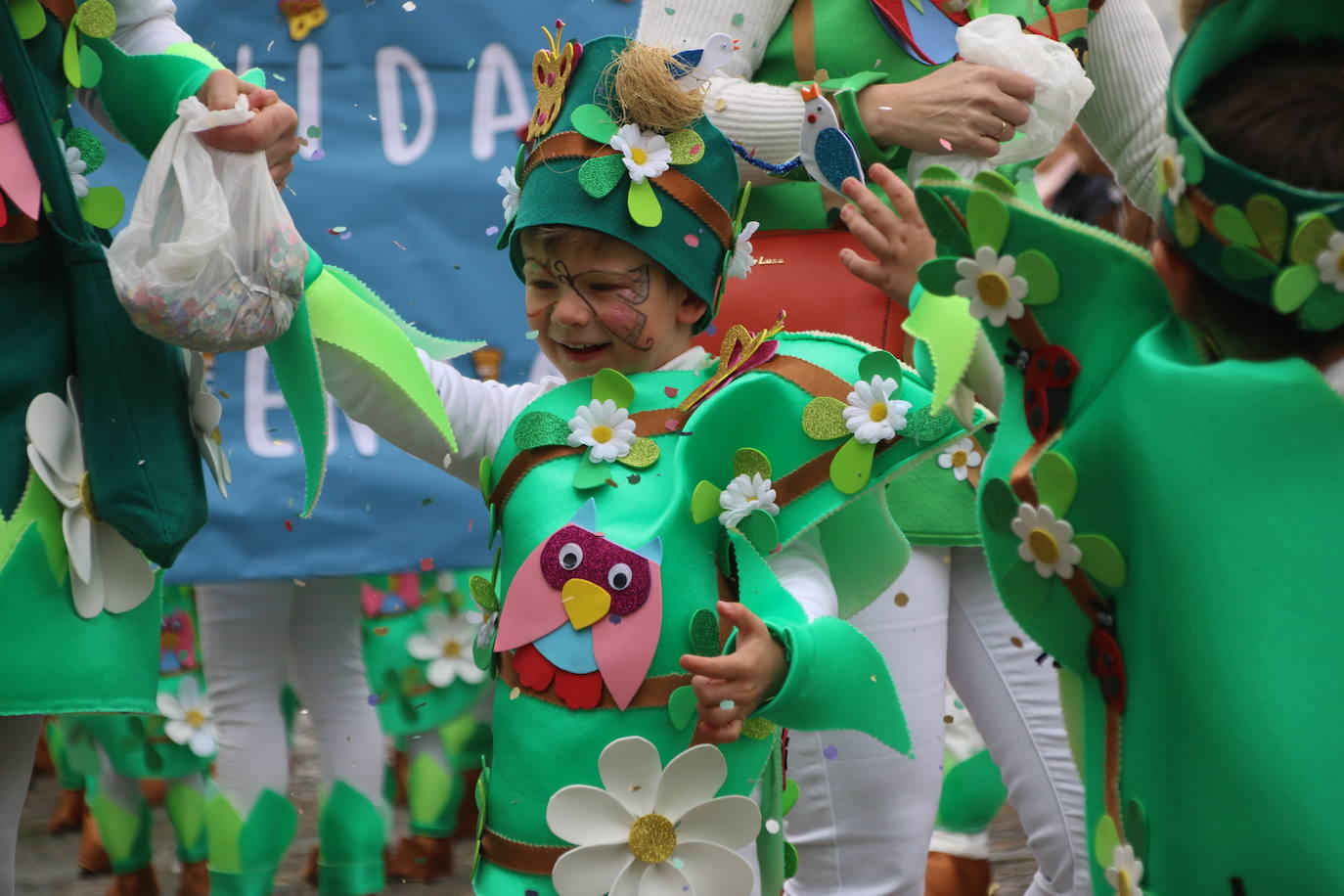 Fotos: Arranca el Carnaval en Jerez de los Caballeros con el desfile de los centros educativos