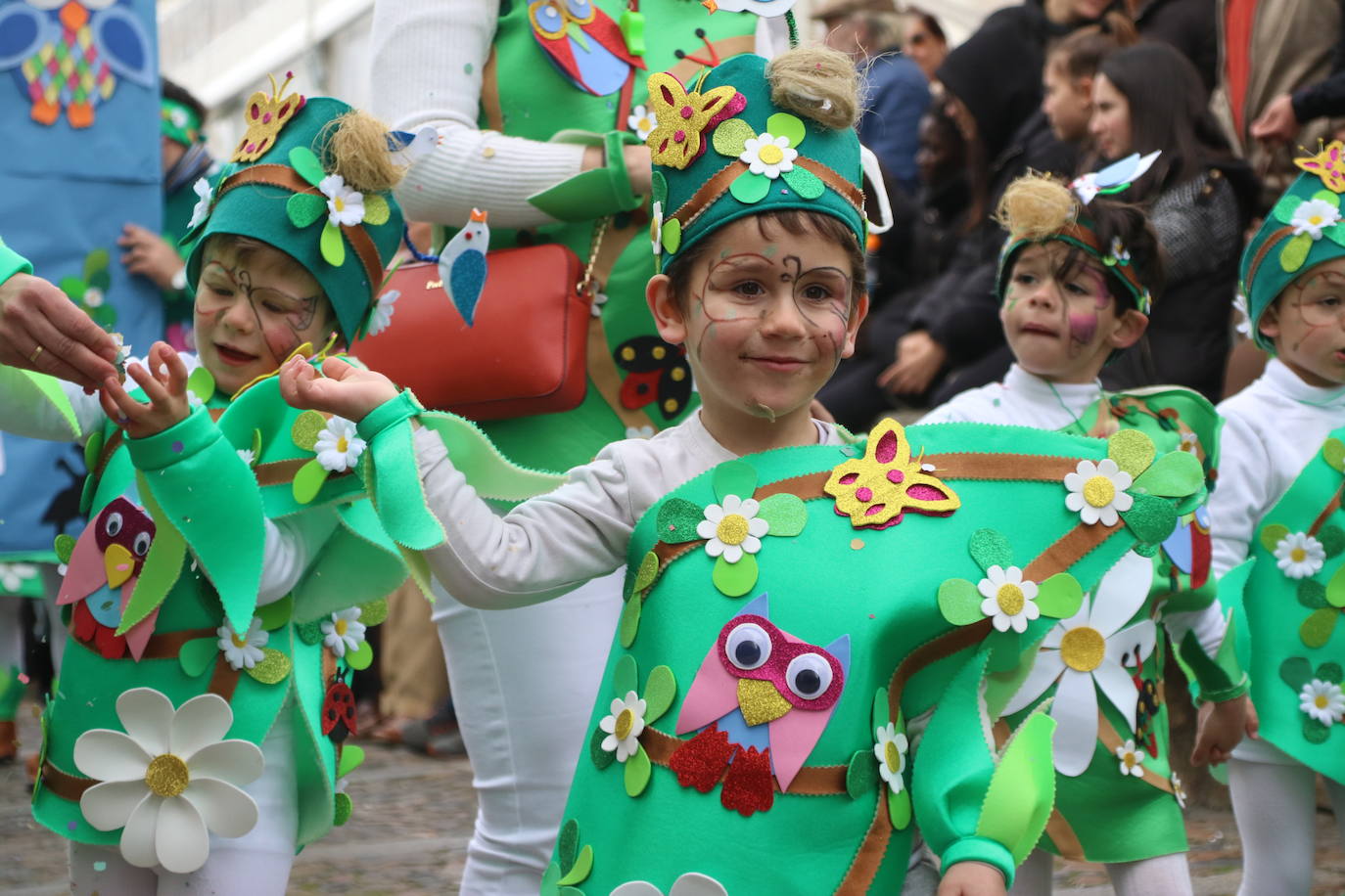 Fotos: Arranca el Carnaval en Jerez de los Caballeros con el desfile de los centros educativos