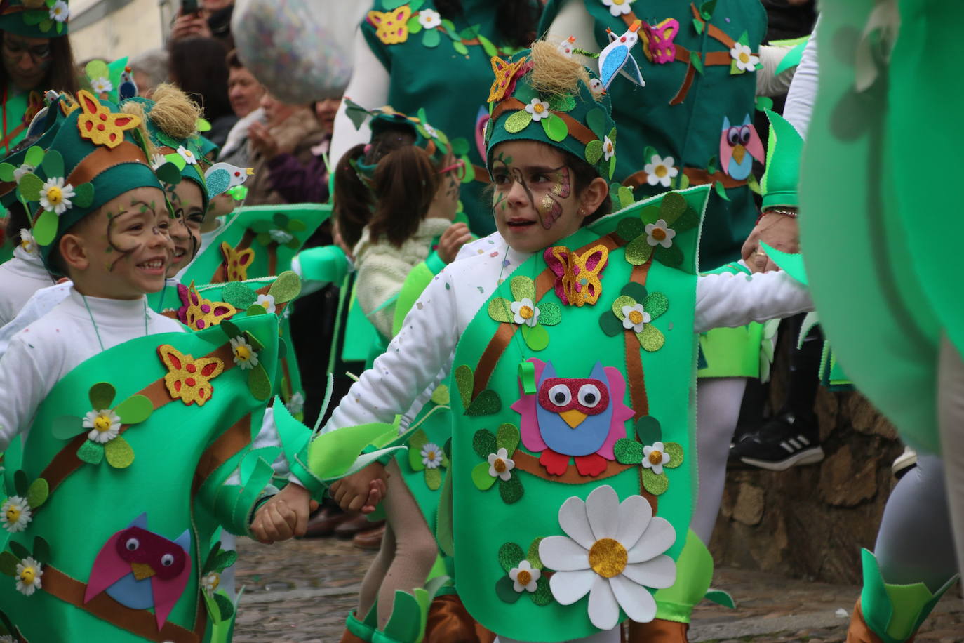 Fotos: Arranca el Carnaval en Jerez de los Caballeros con el desfile de los centros educativos
