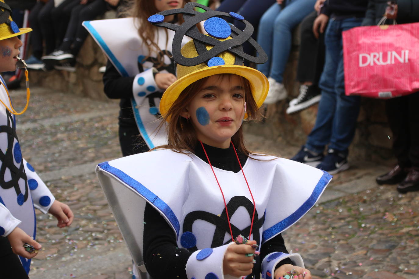 Fotos: Arranca el Carnaval en Jerez de los Caballeros con el desfile de los centros educativos