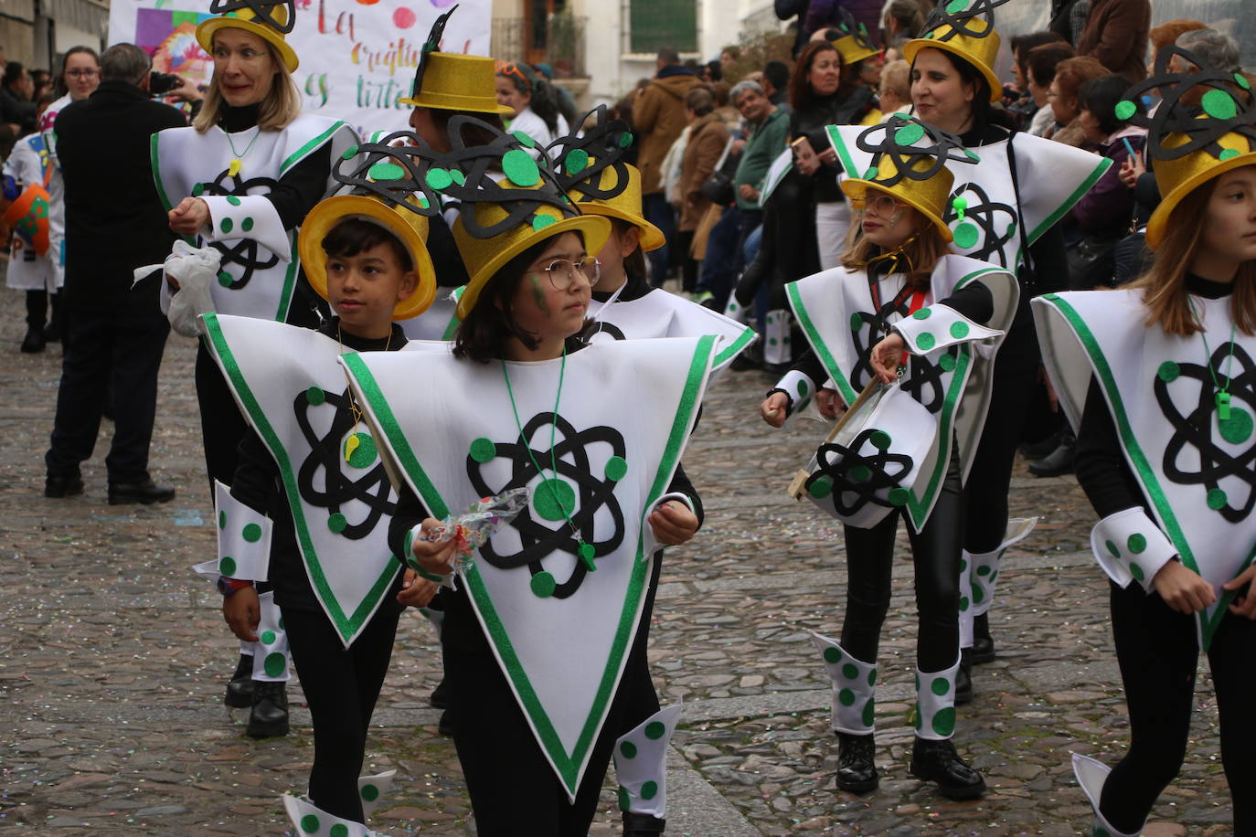 Fotos: Arranca el Carnaval en Jerez de los Caballeros con el desfile de los centros educativos