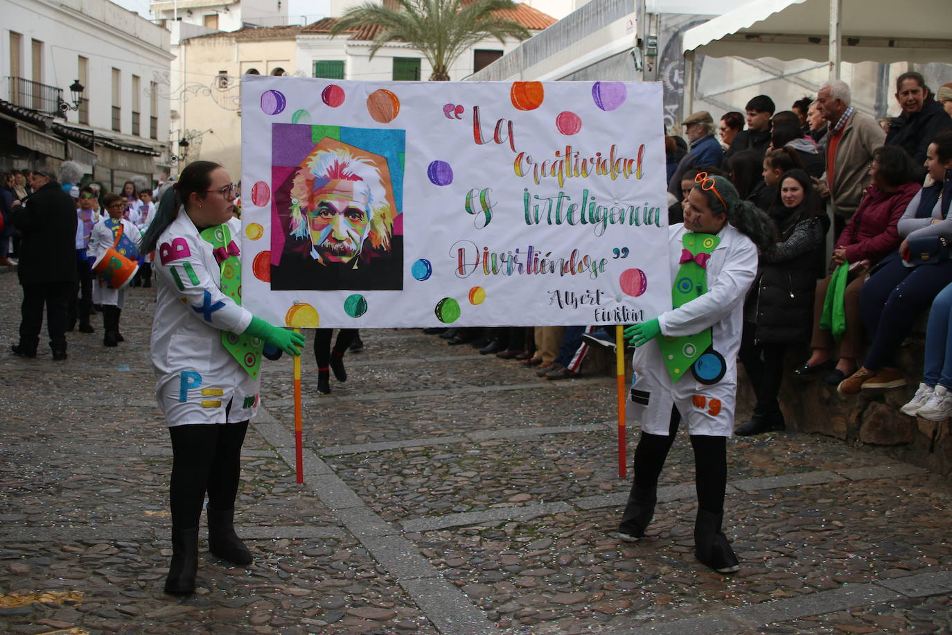 Fotos: Arranca el Carnaval en Jerez de los Caballeros con el desfile de los centros educativos