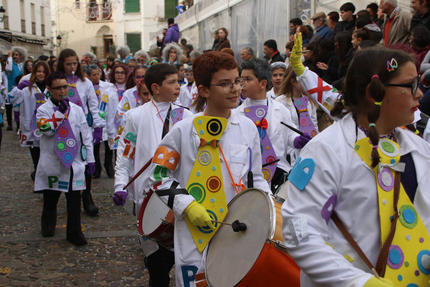 Fotos: Arranca el Carnaval en Jerez de los Caballeros con el desfile de los centros educativos