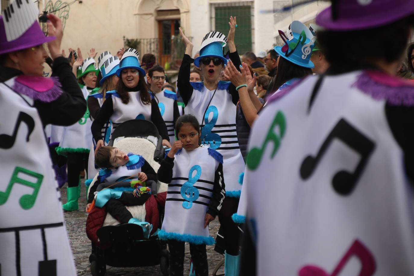 Fotos: Arranca el Carnaval en Jerez de los Caballeros con el desfile de los centros educativos