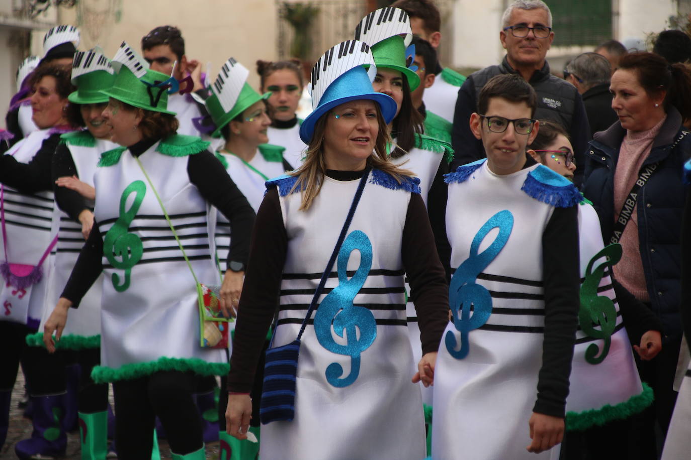 Fotos: Arranca el Carnaval en Jerez de los Caballeros con el desfile de los centros educativos