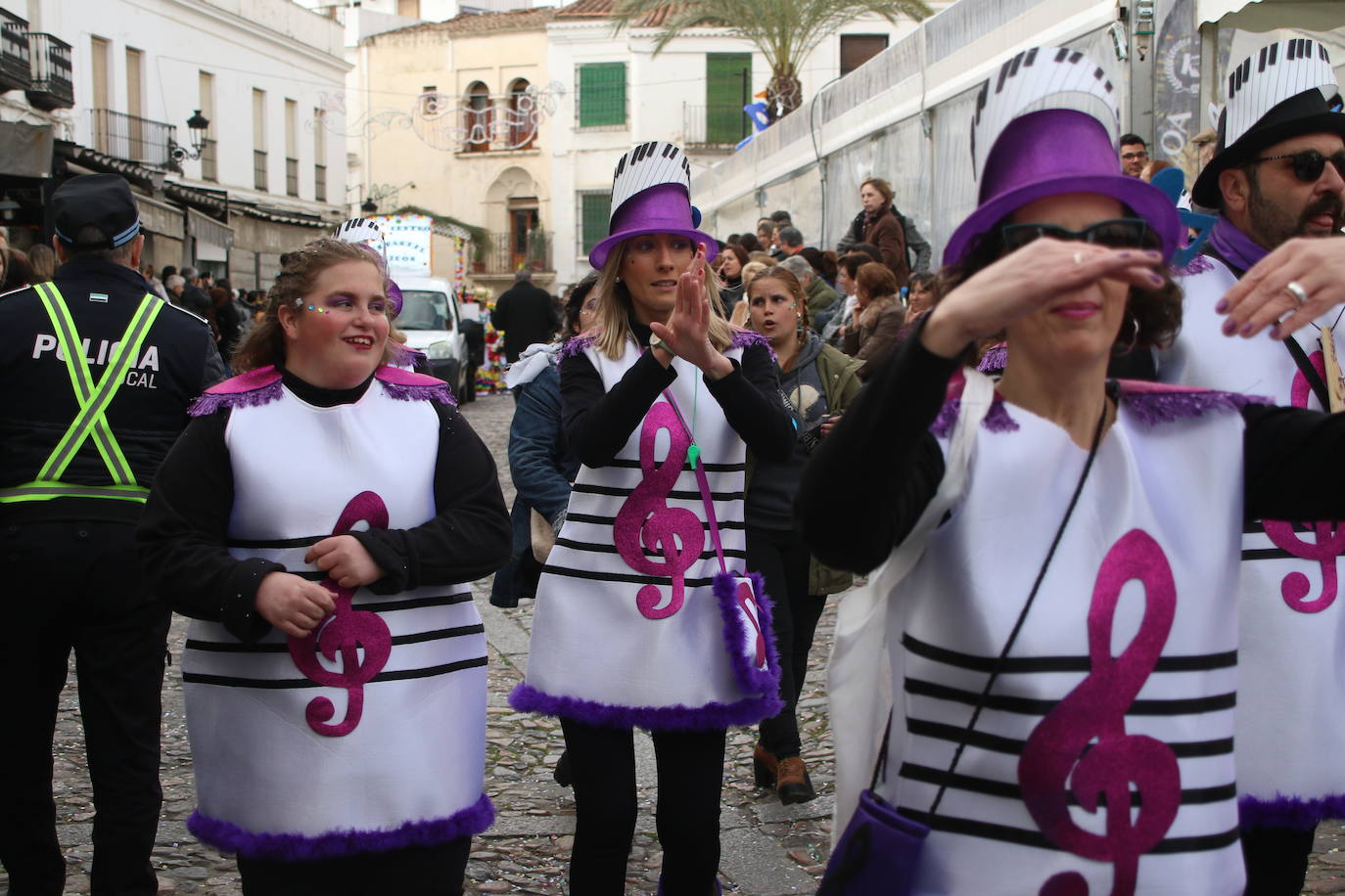 Fotos: Arranca el Carnaval en Jerez de los Caballeros con el desfile de los centros educativos