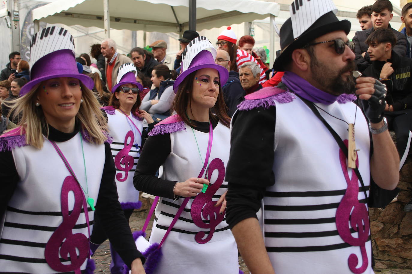 Fotos: Arranca el Carnaval en Jerez de los Caballeros con el desfile de los centros educativos