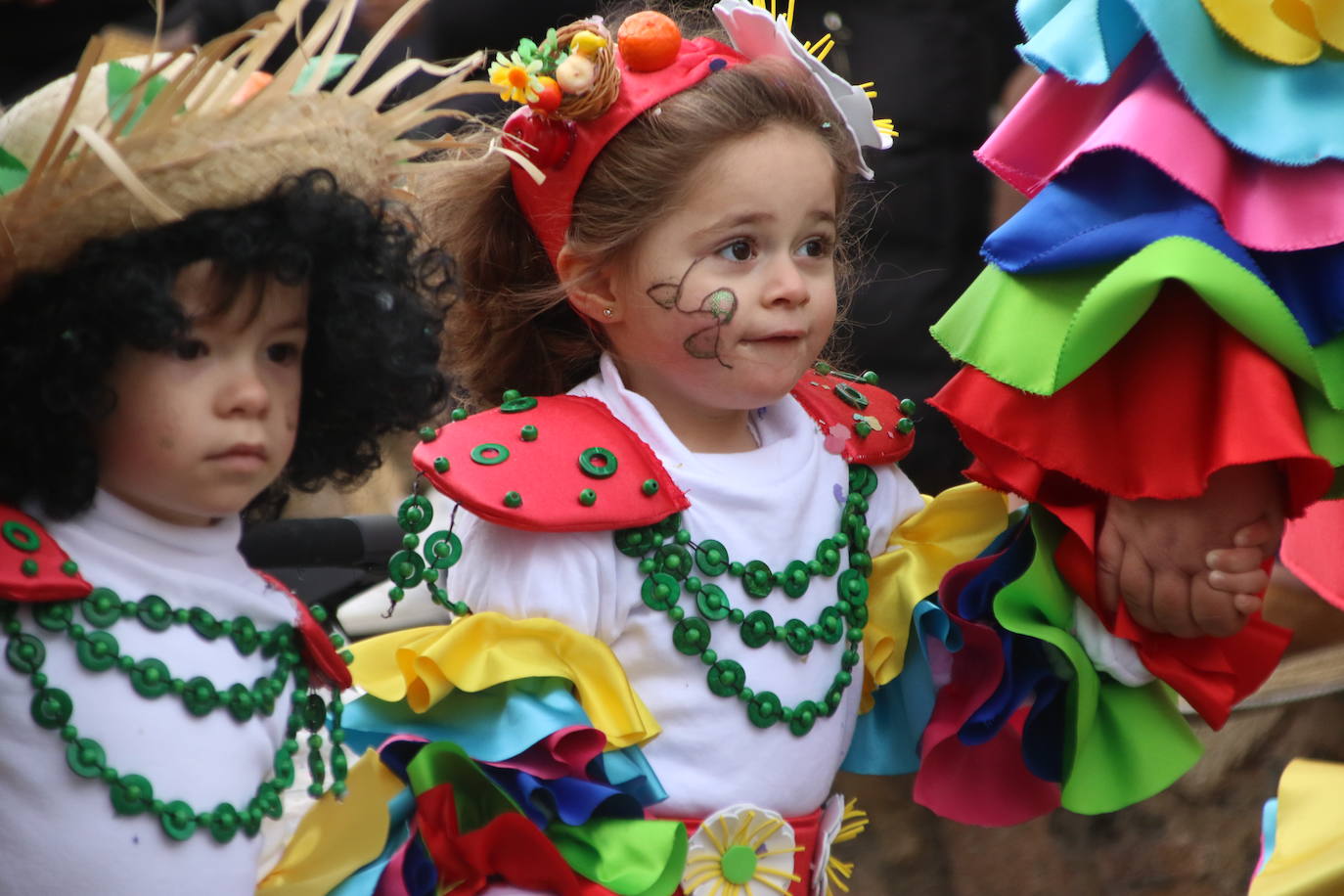 Fotos: Arranca el Carnaval en Jerez de los Caballeros con el desfile de los centros educativos