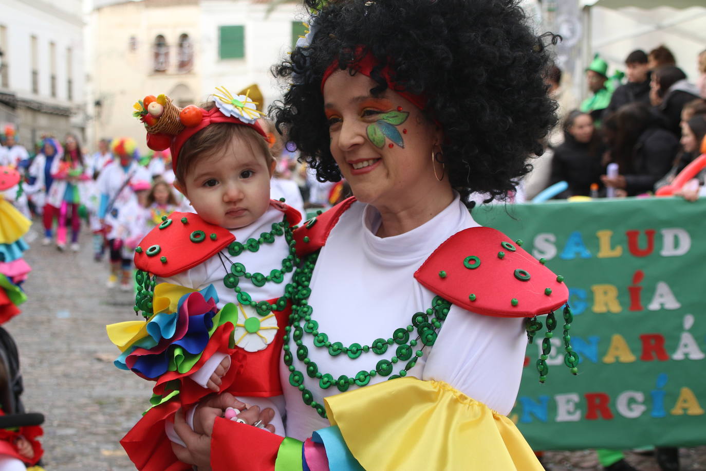 Fotos: Arranca el Carnaval en Jerez de los Caballeros con el desfile de los centros educativos