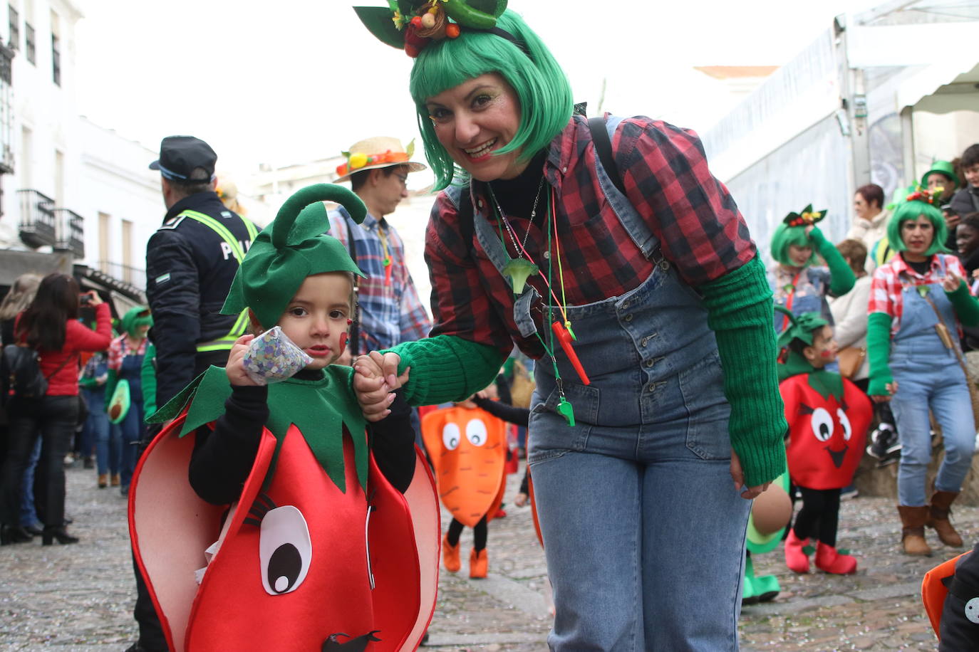 Fotos: Arranca el Carnaval en Jerez de los Caballeros con el desfile de los centros educativos