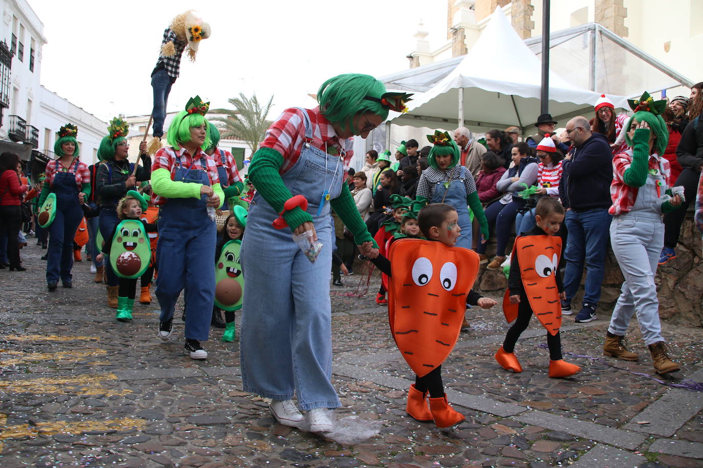 Fotos: Arranca el Carnaval en Jerez de los Caballeros con el desfile de los centros educativos