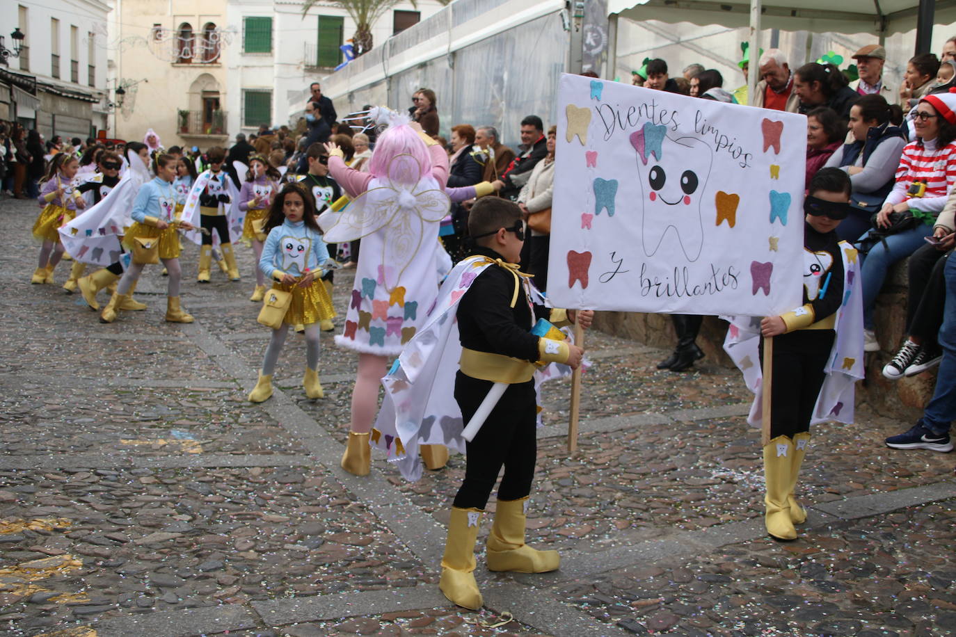 Fotos: Arranca el Carnaval en Jerez de los Caballeros con el desfile de los centros educativos