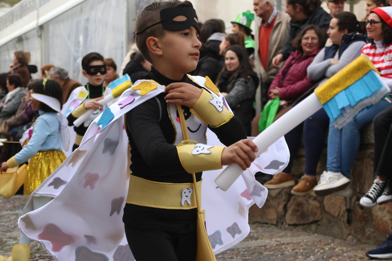 Fotos: Arranca el Carnaval en Jerez de los Caballeros con el desfile de los centros educativos
