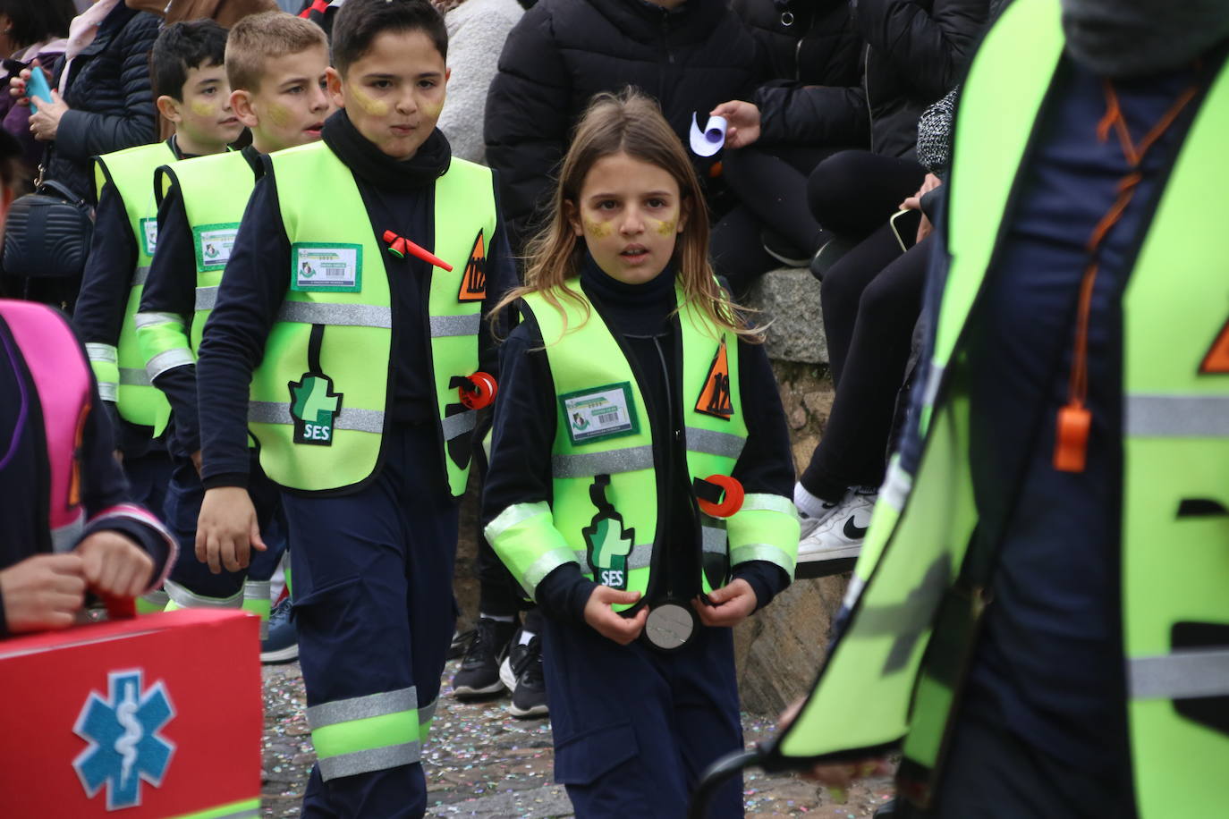 Fotos: Arranca el Carnaval en Jerez de los Caballeros con el desfile de los centros educativos