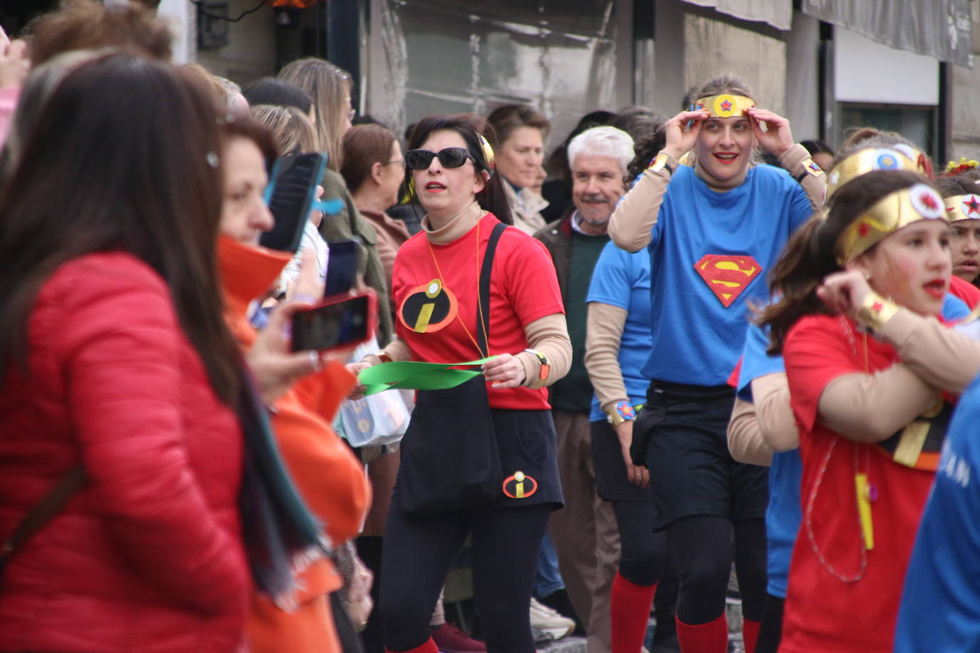 Fotos: Arranca el Carnaval en Jerez de los Caballeros con el desfile de los centros educativos