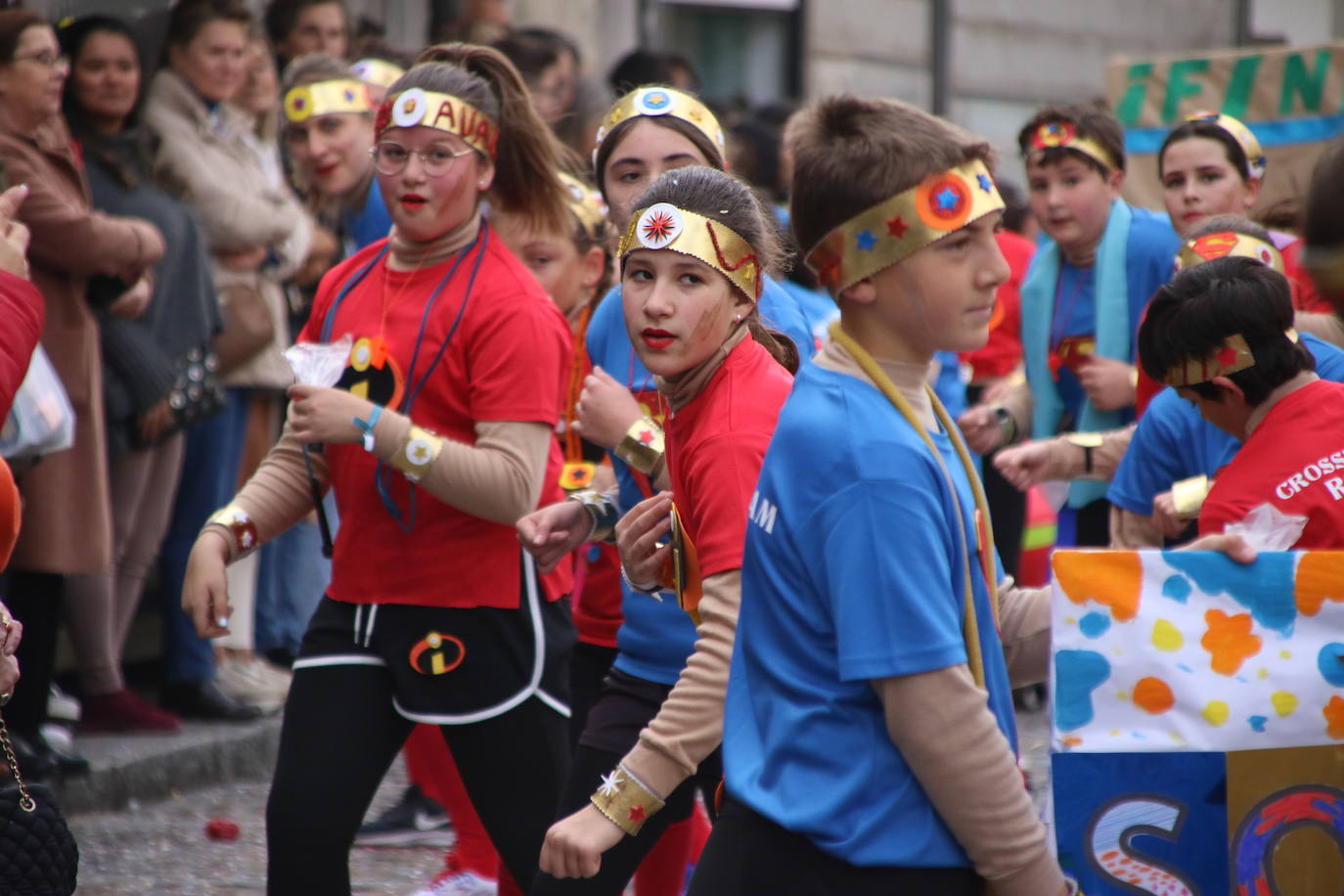 Fotos: Arranca el Carnaval en Jerez de los Caballeros con el desfile de los centros educativos