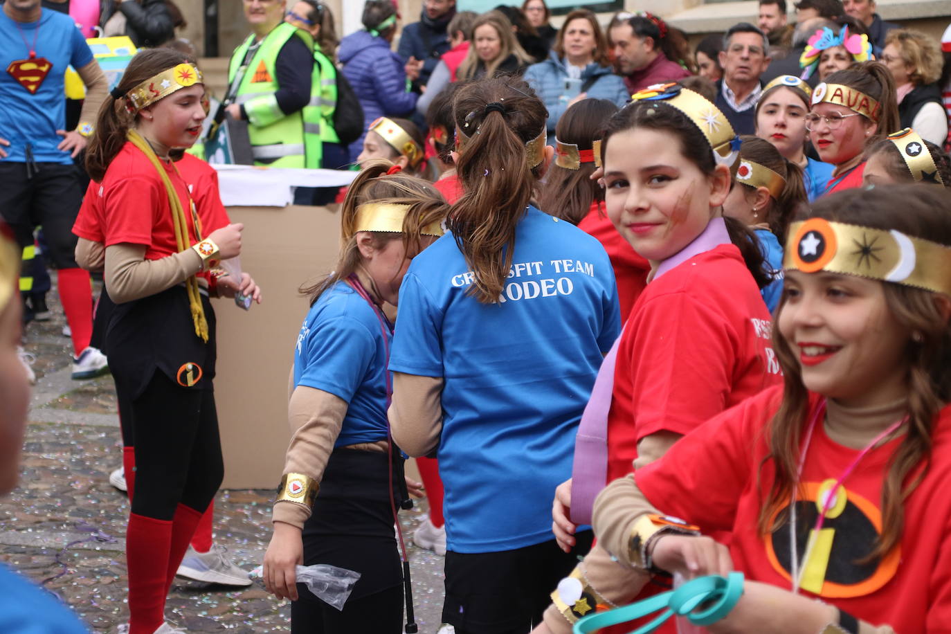 Fotos: Arranca el Carnaval en Jerez de los Caballeros con el desfile de los centros educativos
