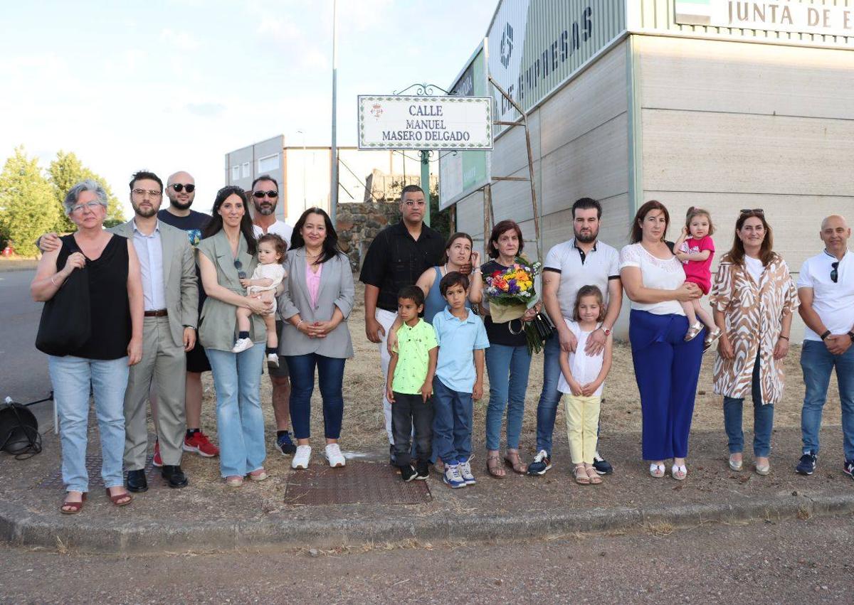 Imagen secundaria 1 - Jerez de los Caballeros homenajea la memoria de cinco vecinos