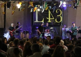 El grupo Licor 43 durante la velá de Santa Catalina del pasado año.
