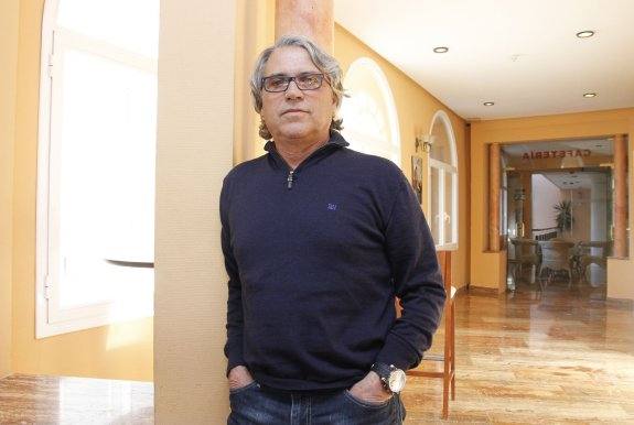Nando Juglar presente este lunes en Cáceres "Los poertas de Nando". HOY