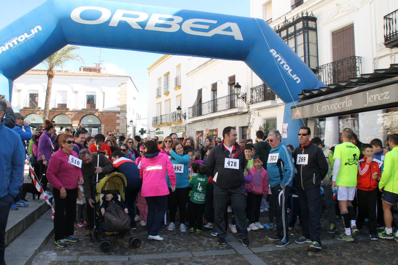 La VI Carrera y Caminata solidaria se consolida en el calendario previo a la Semana Santa