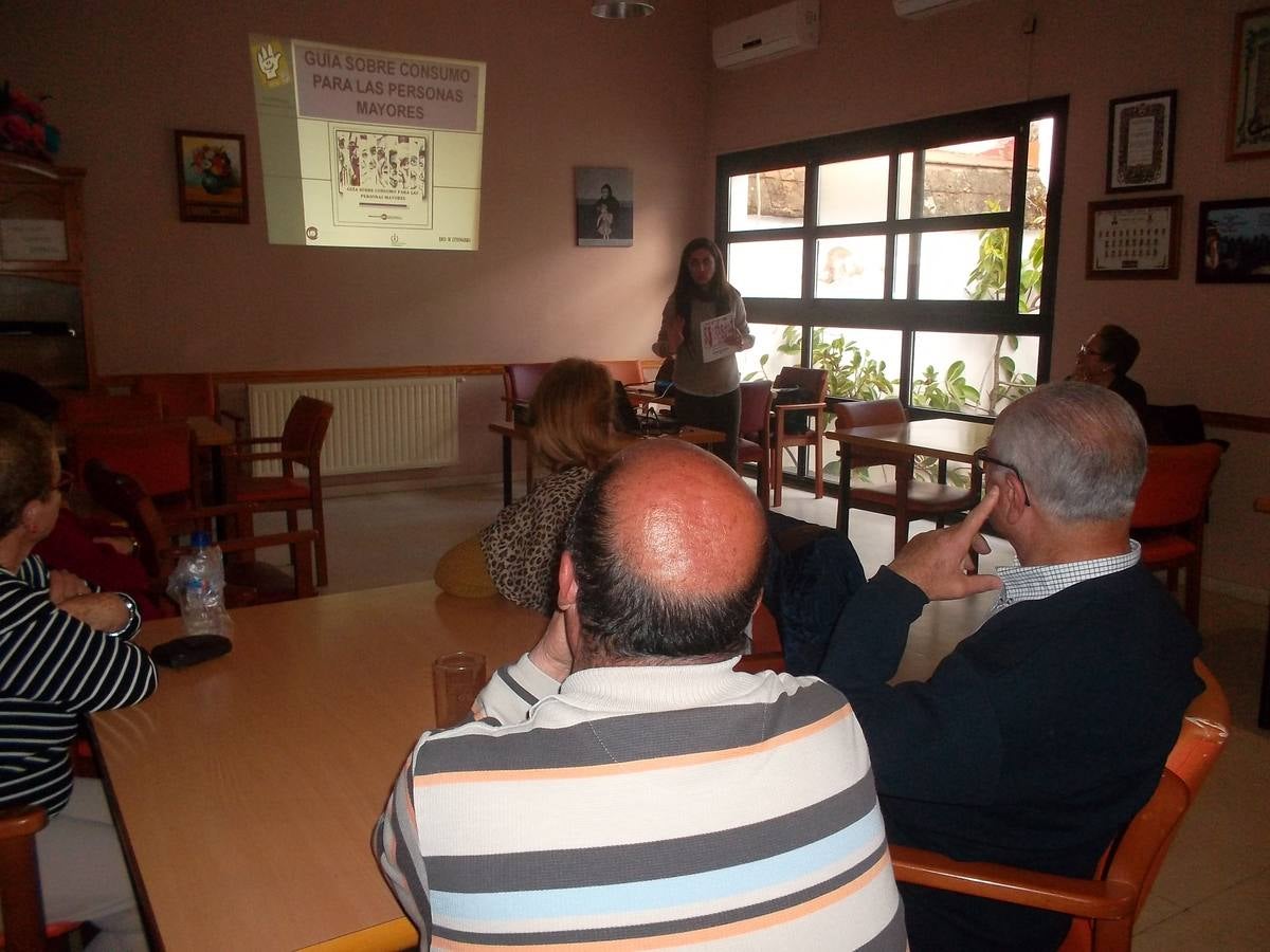Presentación de la guía en el Hogar de May