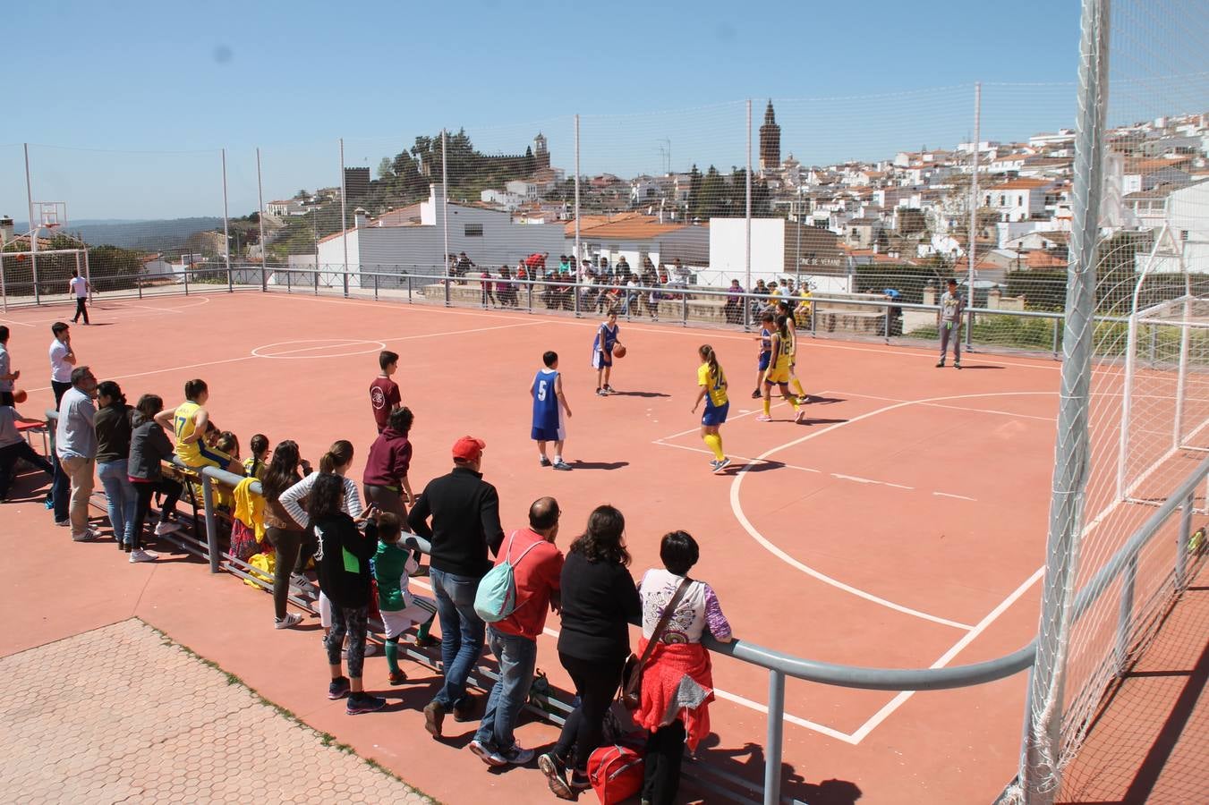 Inaugurada la pista polideportiva de la 'Villa romana' con una convivencia