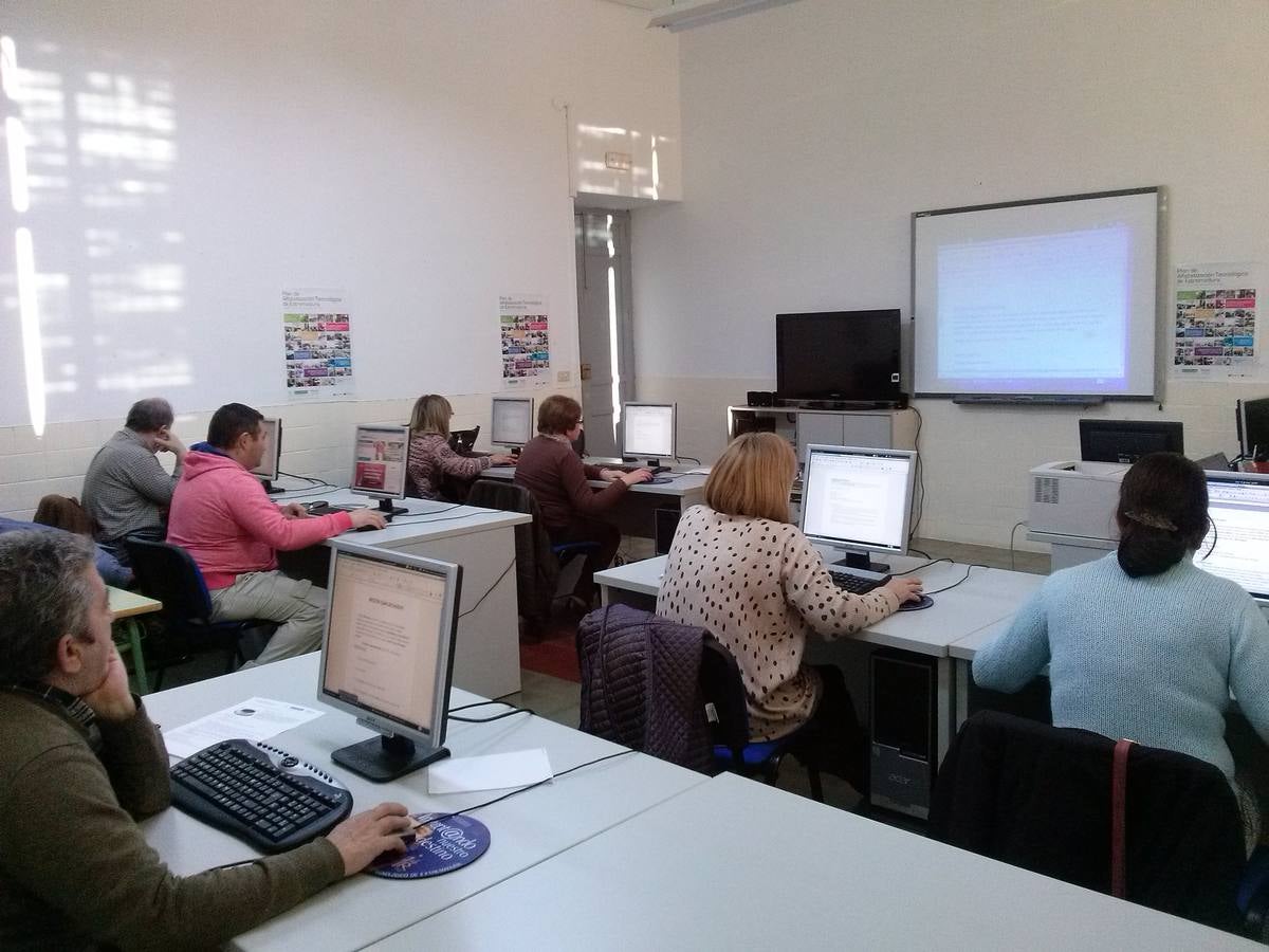 El Nuevo Centro del Conocimiento oferta varios talleres para ampliar y reforzar las competencias digitales