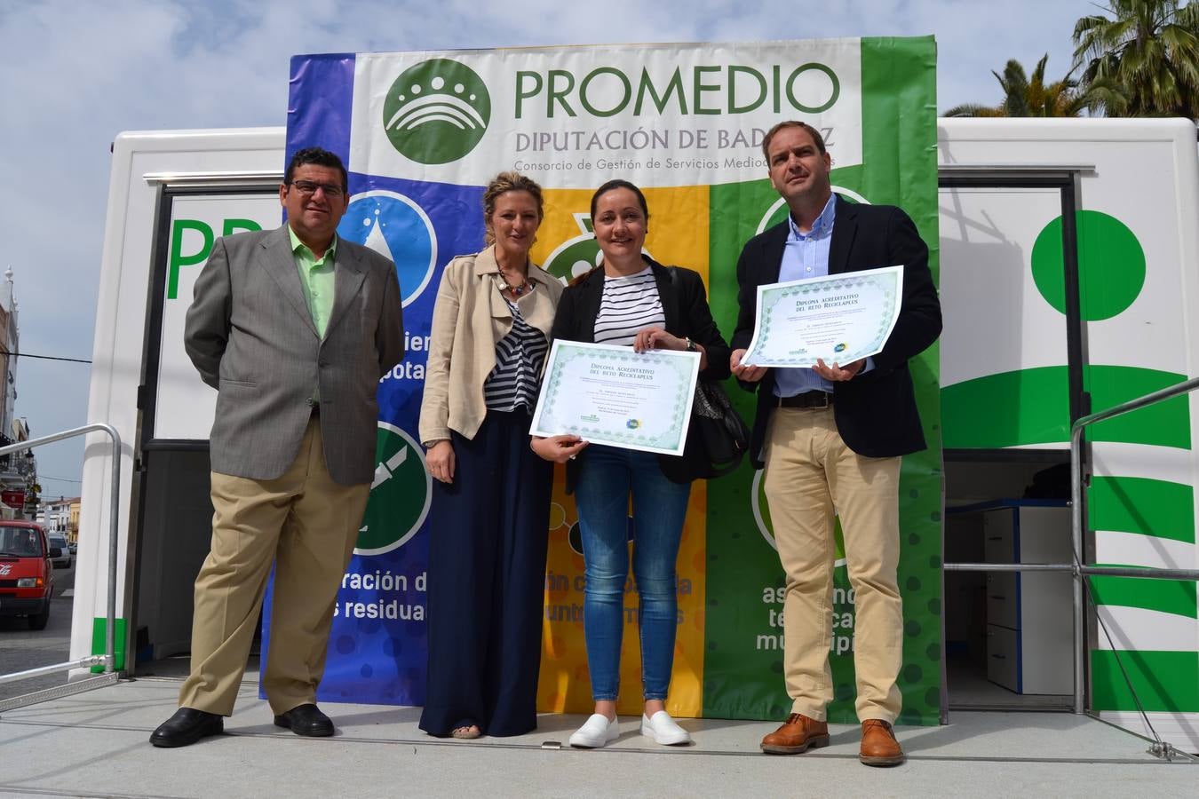 La alcaldesa de jerez, autoridades de Villafranca y responsables de la acción, en la entrega de los premios.Cedida.