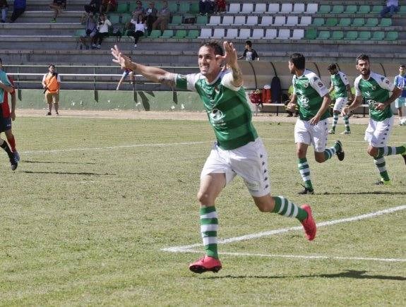 Aarón celebra un tanto esta temporada.