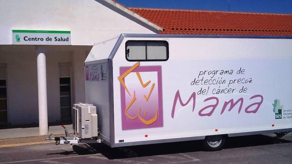 Uno de los vehículos utilizados en el programa de detección precoz del cáncer de mama. 