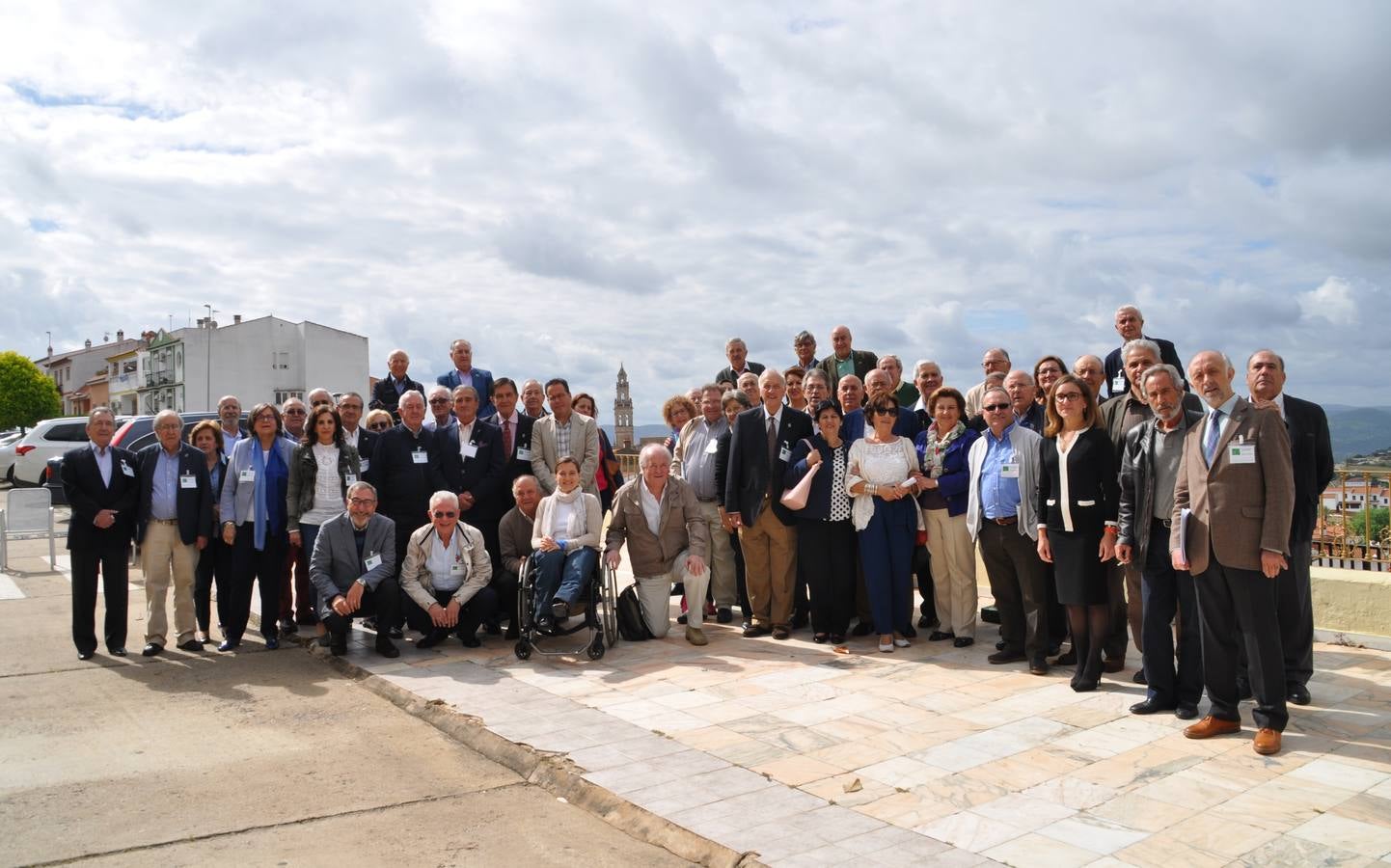 Foto de grupo de miembros del Club Senior de Extremadura durante estancia en Jerez de los Caballeros.