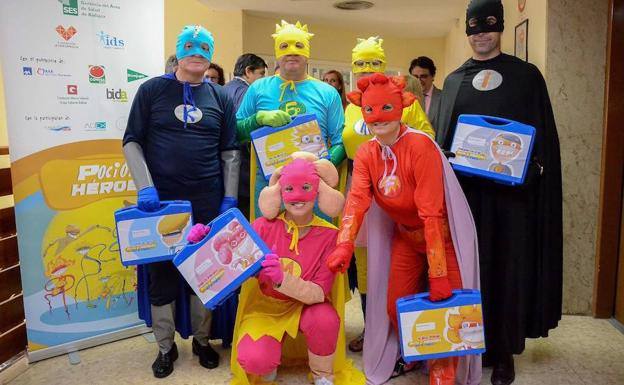Seis 'superhéroes' ayudarán a los niños a combatir el cáncer en el Materno Infantil