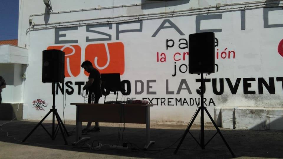 El curso de Djing se llevará a cabo del 28 de noviembre al 2 de diciembre. 