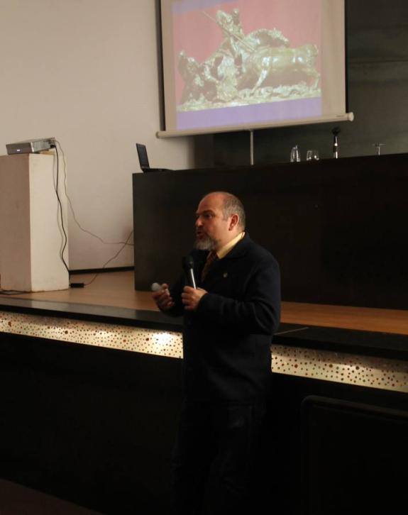 Alberto Germán Franco Romero en una conferencia en el auditorio del Conventual San Agustín.