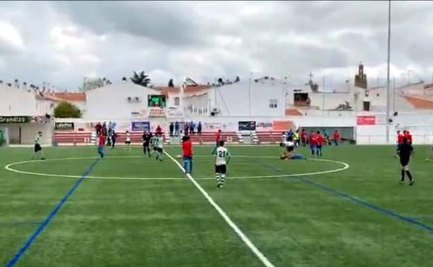 El equipo ayer vistió de rojo