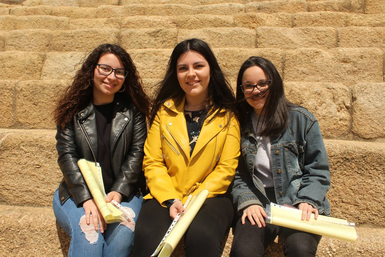 Las alumnas Anabel Guerrero, Nerea Cuello y Pilar Gil, en Medellín