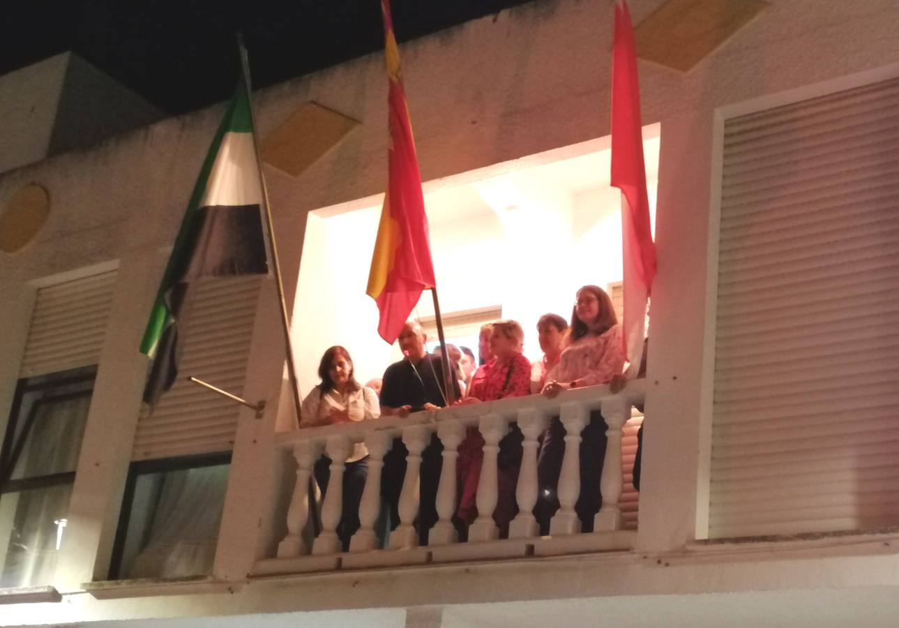 El equipo socialista, en el balcón del Ayuntamiento