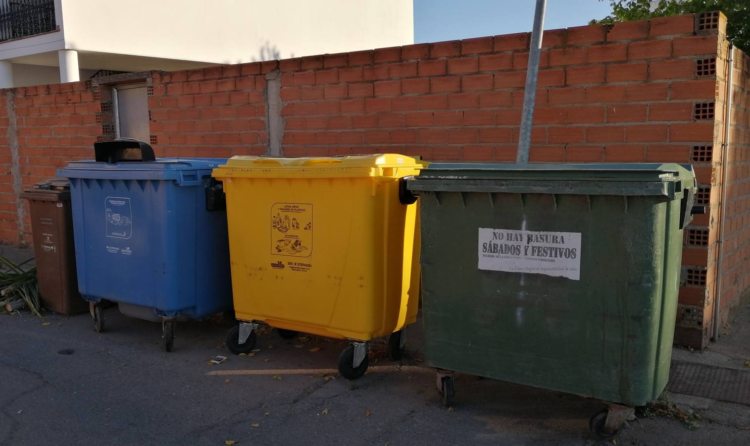 Algunos de los contenedores instalados en el municipio