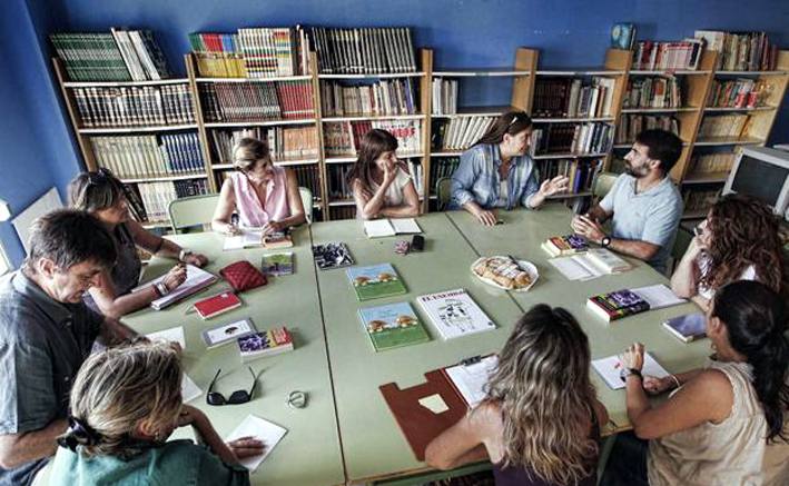 Reunión de miembros de un club de lectura 