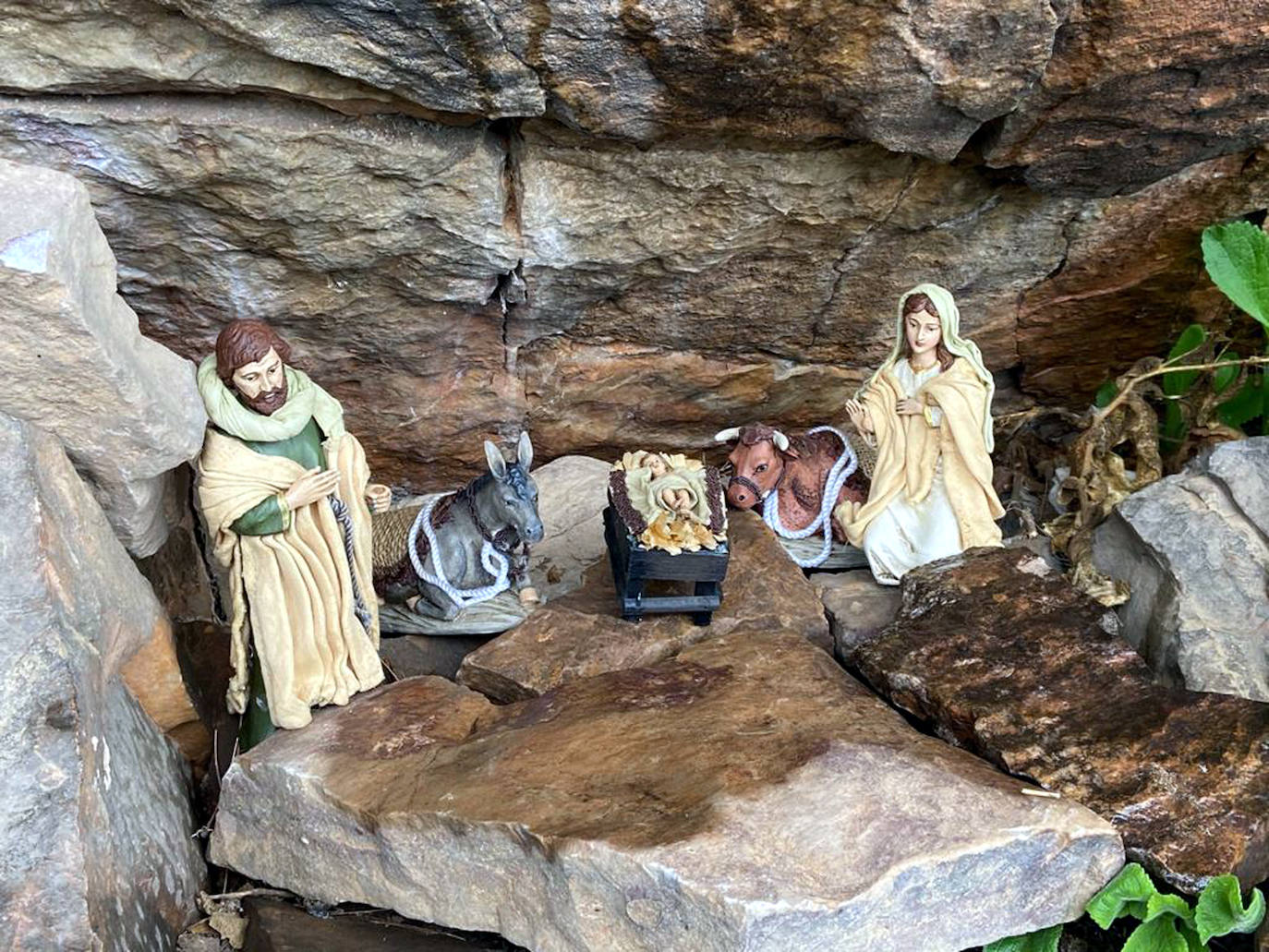 El tradicional portal de belén ya está en La Calderita