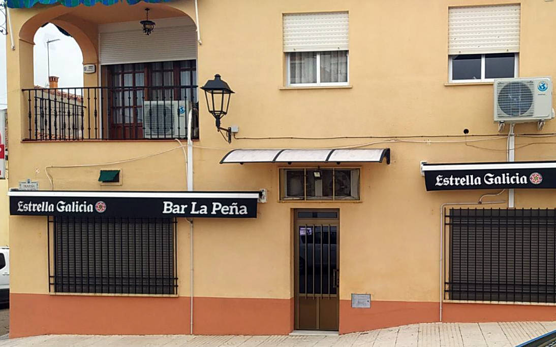 Uno de los bares cerrados en la localidad