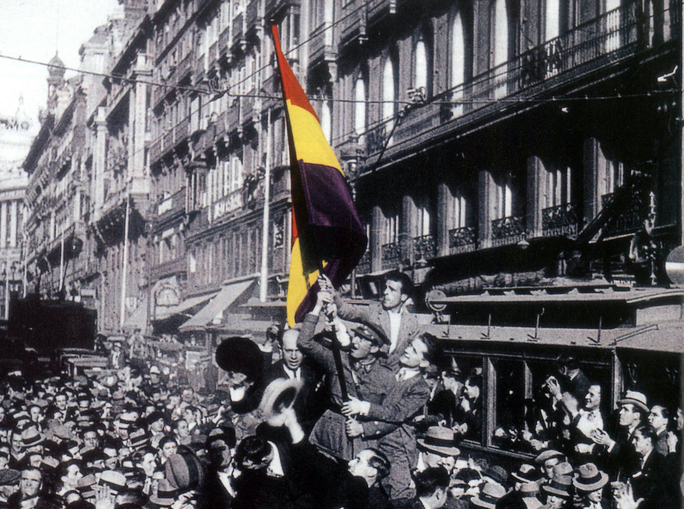 Manifestación republicana en Madrid el 14 de abril 
