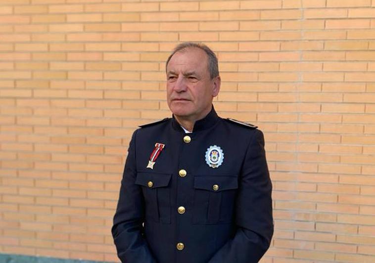 El policía local, Ángel Rodríguez, medalla de oro a la permanencia en el servicio