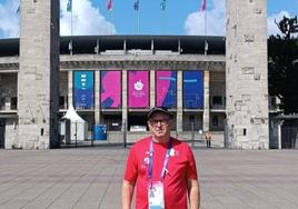 Pedro Martínez, delante del Estadio Olímpico de Berlín
