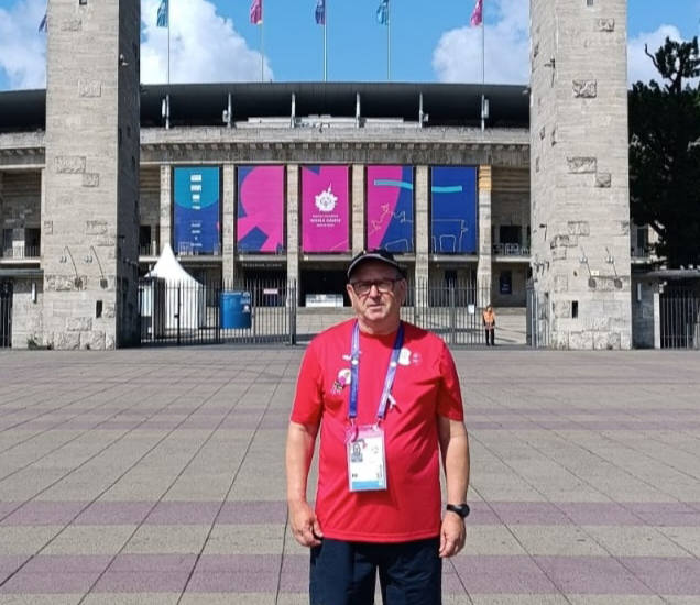 Pedro Martínez, delante del Estadio Olímpico de Berlín