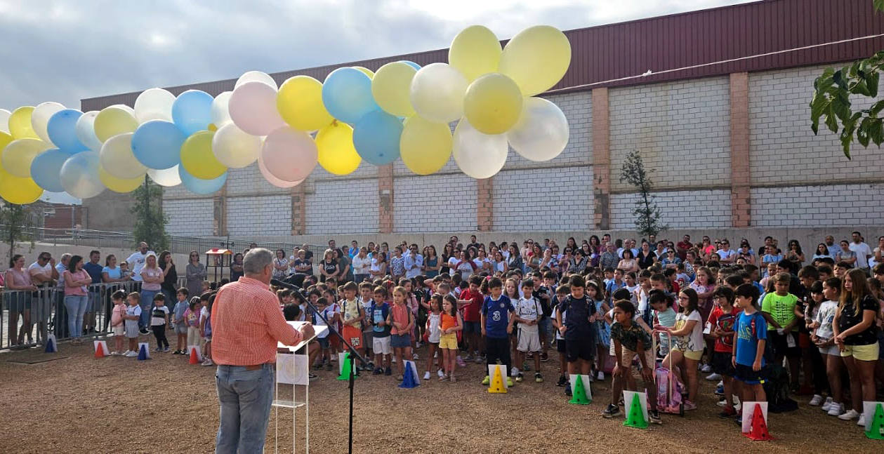 Acto de bienvenida celebrado en el colegio