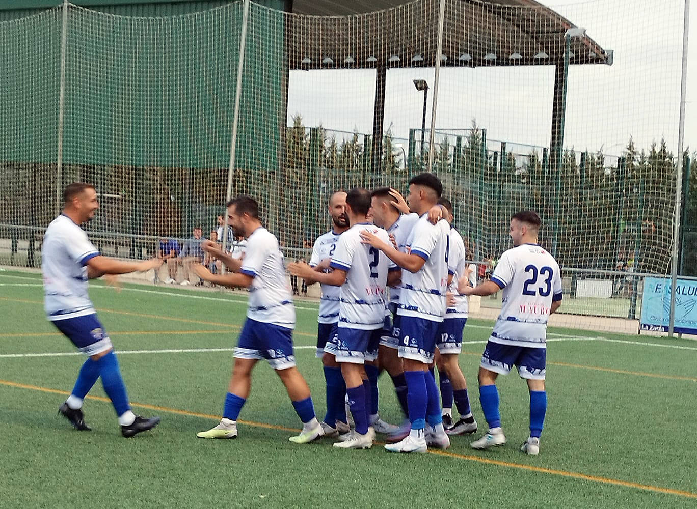 Los jugadores celebran uno de los goles del pasado domingo