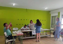 Mesa electoral instalada en el antiguo grupo escolar de San Martín