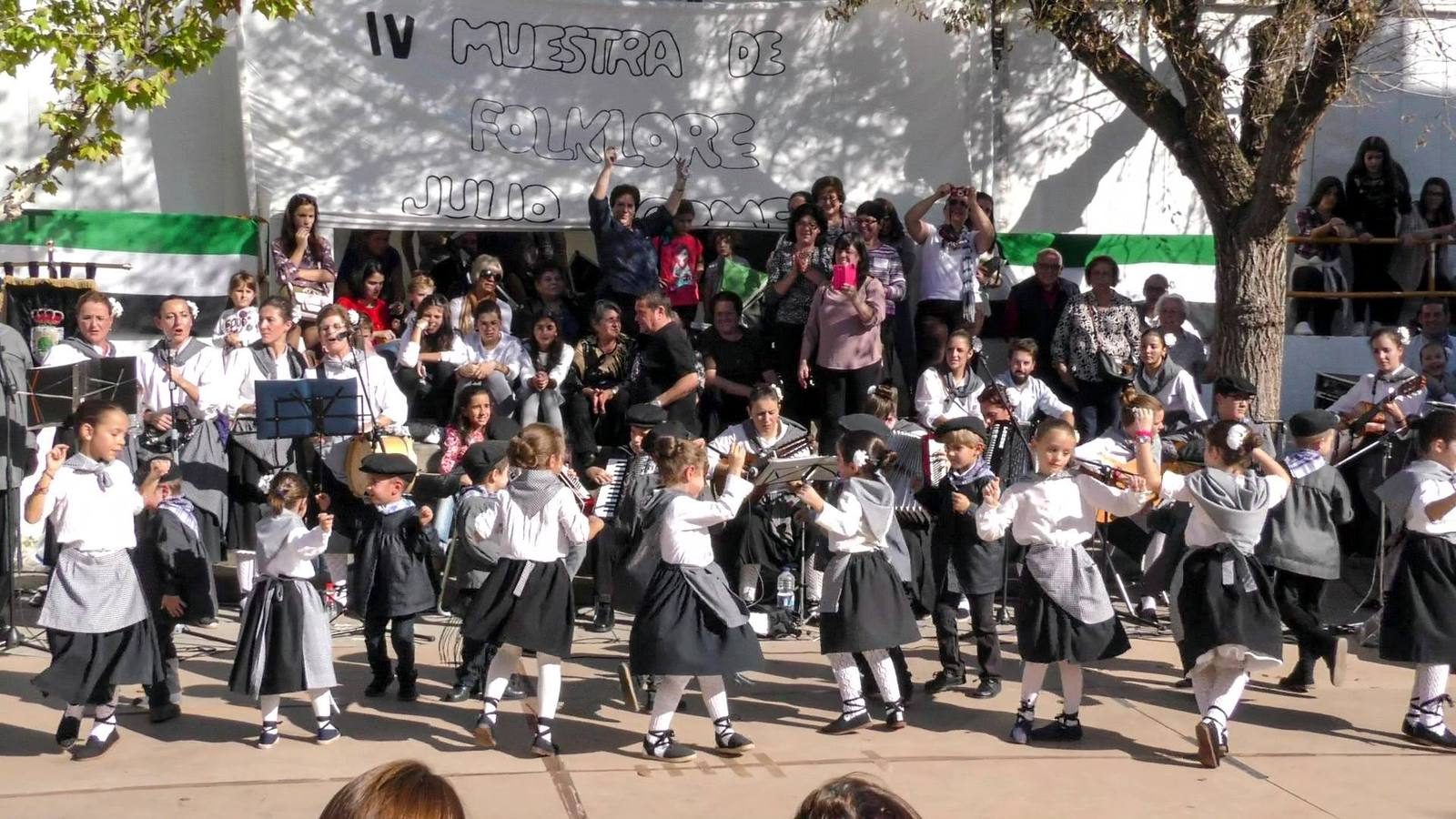 Actuación del grupo infantil Tierrablanca